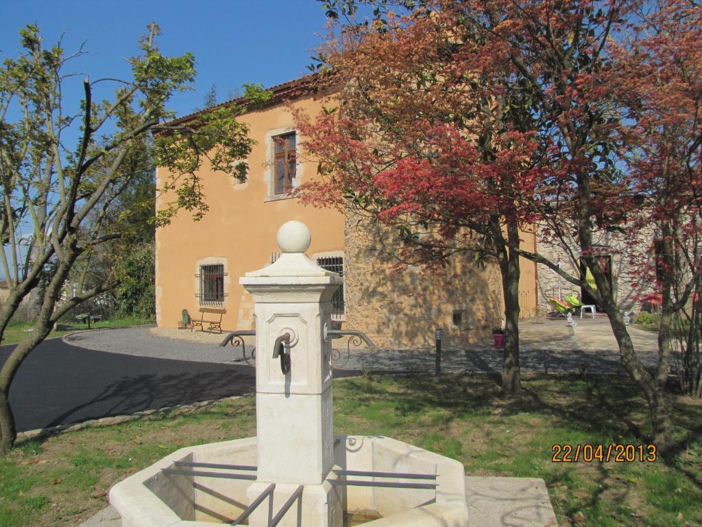 Chateau Des Aiguilles Saint-Rémy-de-Chargnat Exteriér fotografie