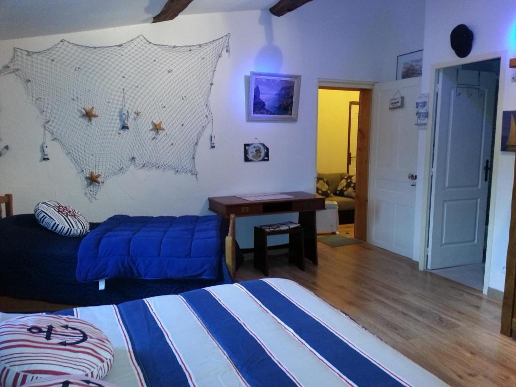 Chateau Des Aiguilles Saint-Rémy-de-Chargnat Pokoj fotografie